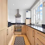 Deluxe Clapham 2 Bed 2 Bath Apartment, 10 Mins From Oxford Circus